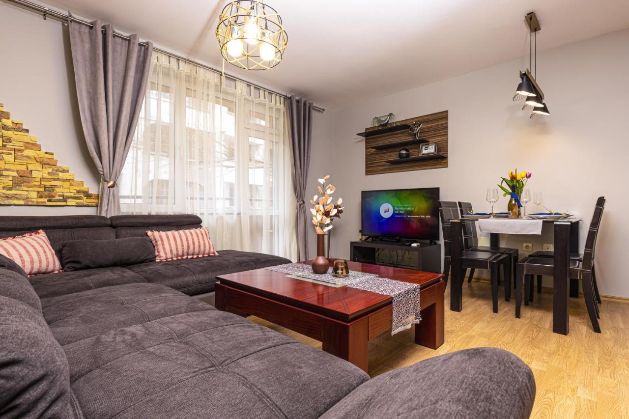 1Bd Apartment - 5 Mins To The City Centre By Flat Mаnager 플로브디프 외부 사진